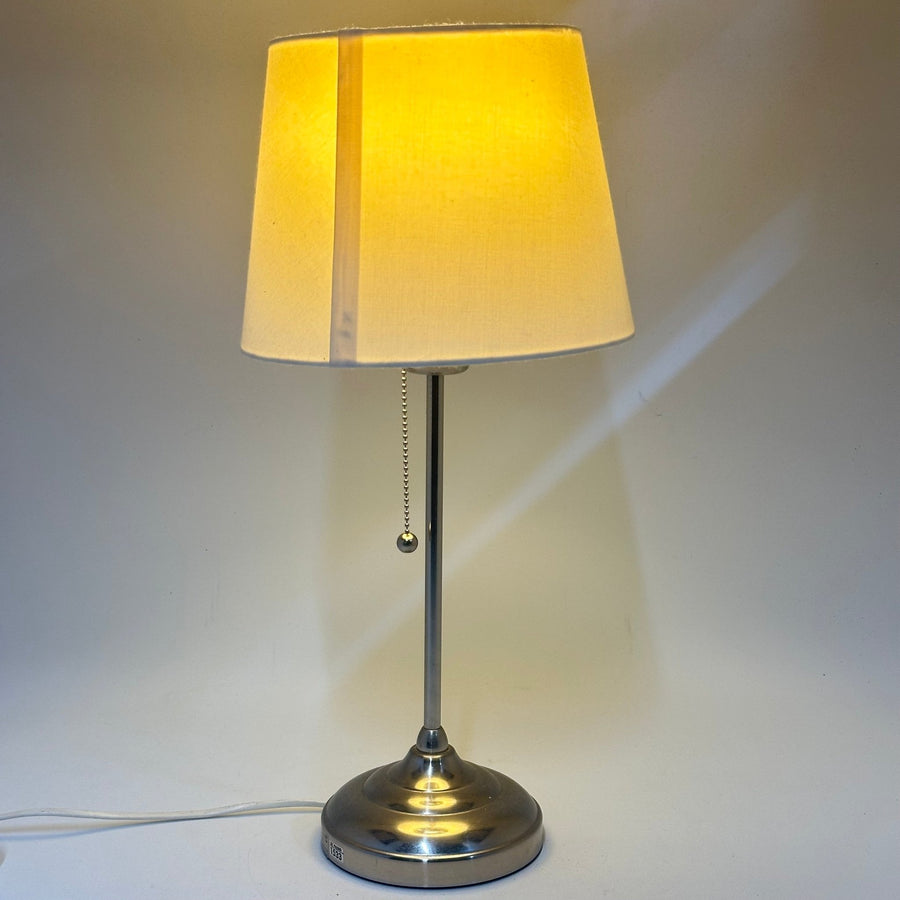 Elegant Bordslampa i Metall med Dragsko - Homy Secondhand Online