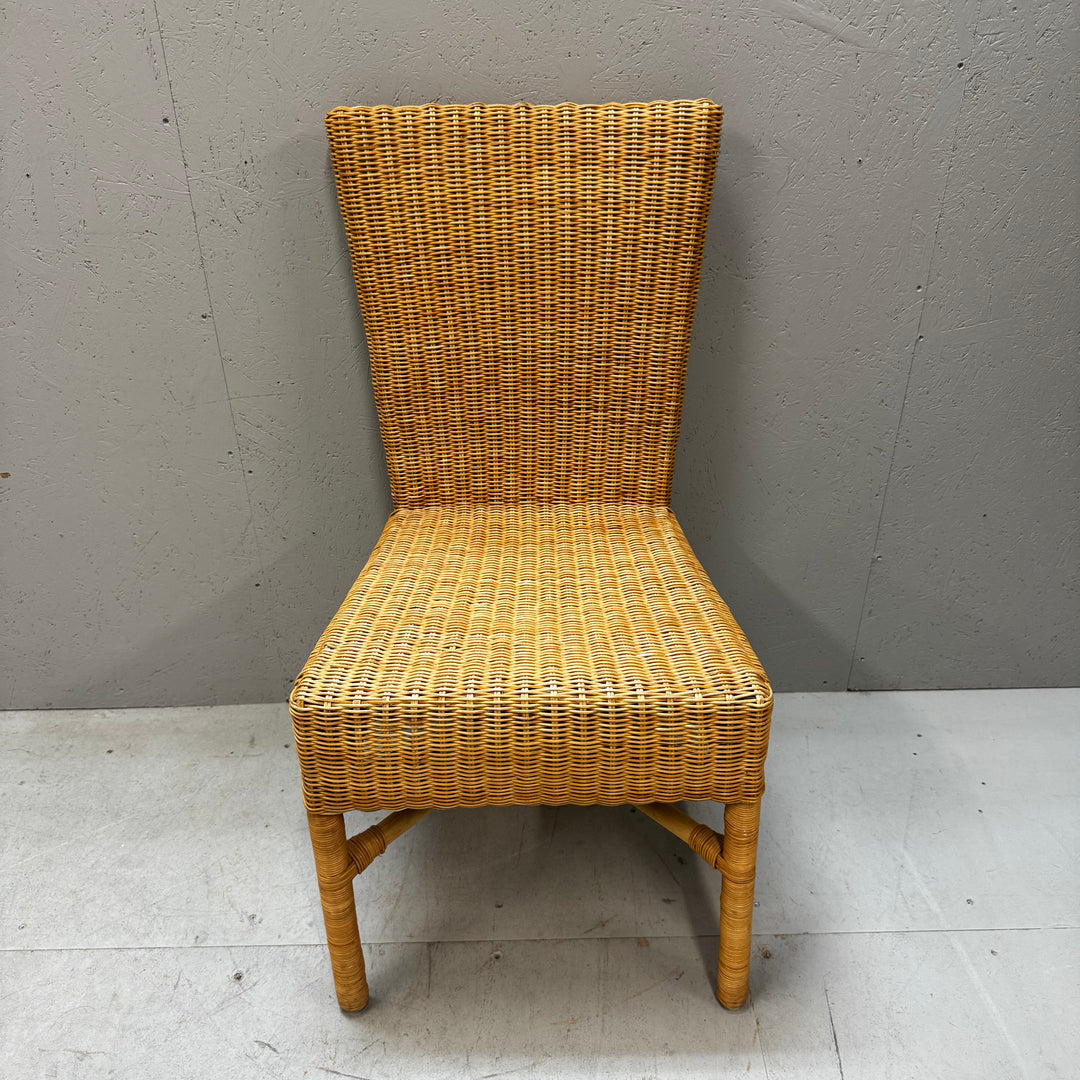 Charmig skandinavisk rottingstol i gott skick