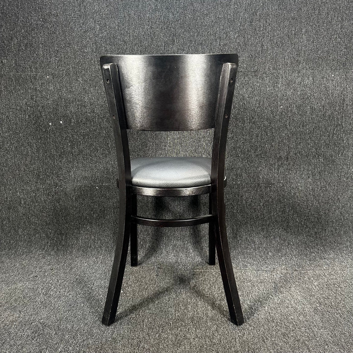 Svart modern matstol med lädersits - Homy Secondhand Online