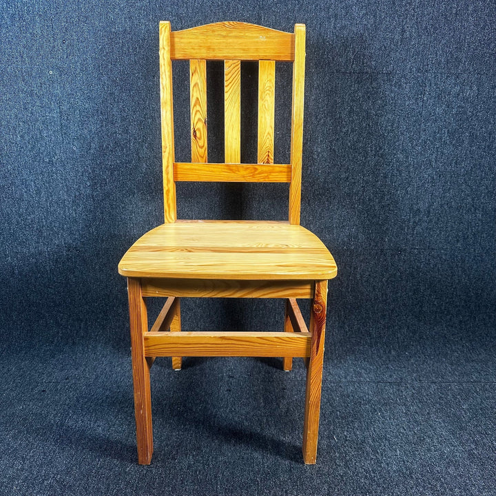 Robust Trästol i Skandinavisk Stil - Homy Secondhand Online