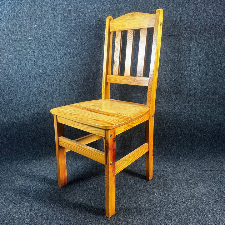 Robust Trästol i Skandinavisk Stil - Homy Secondhand Online