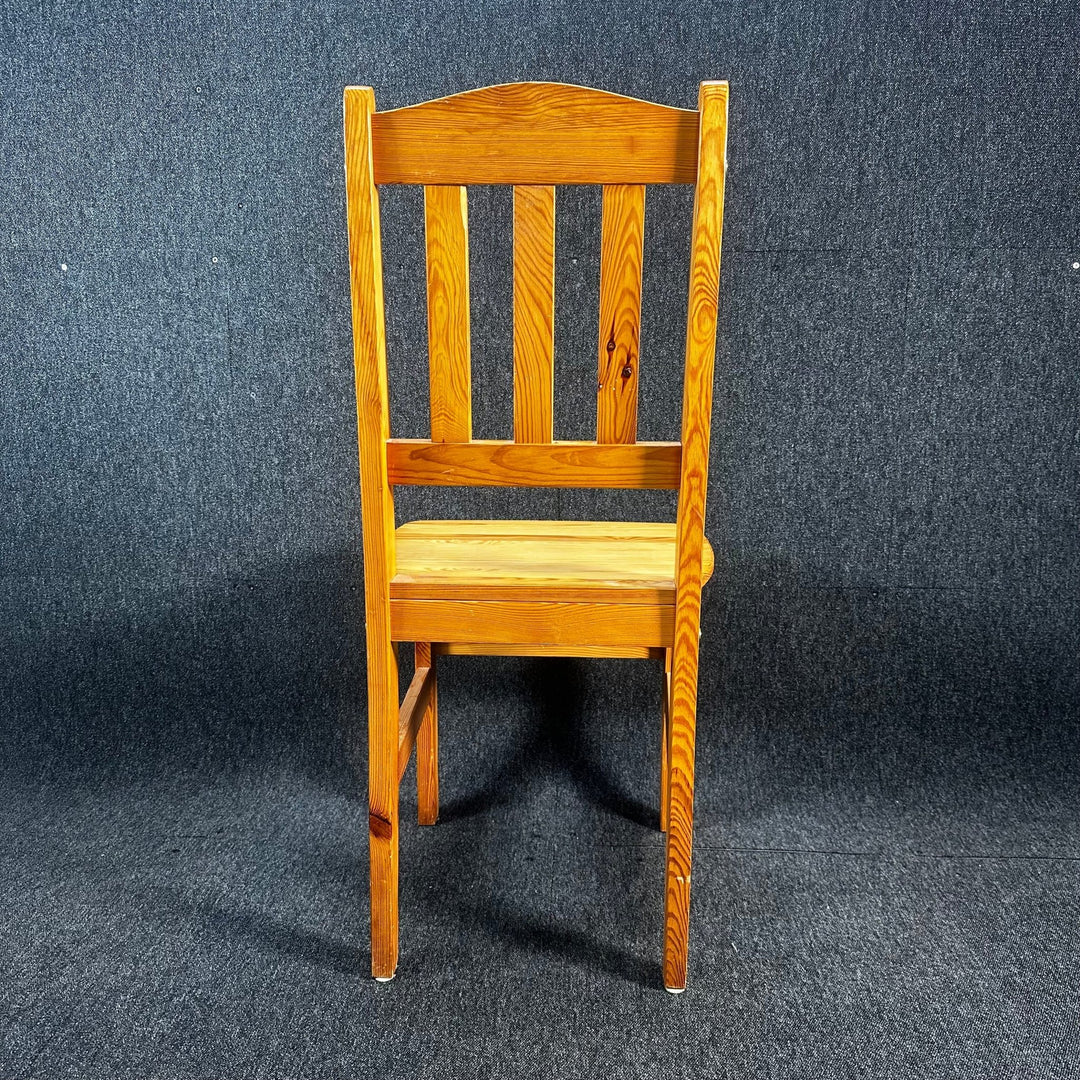 Robust Trästol i Skandinavisk Stil - Homy Secondhand Online