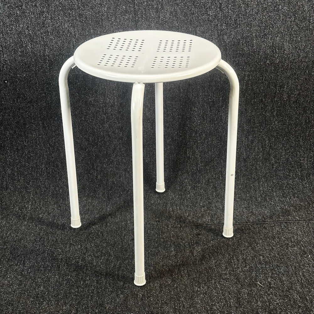 Vit plastpall med retrodesign - Homy Secondhand Online
