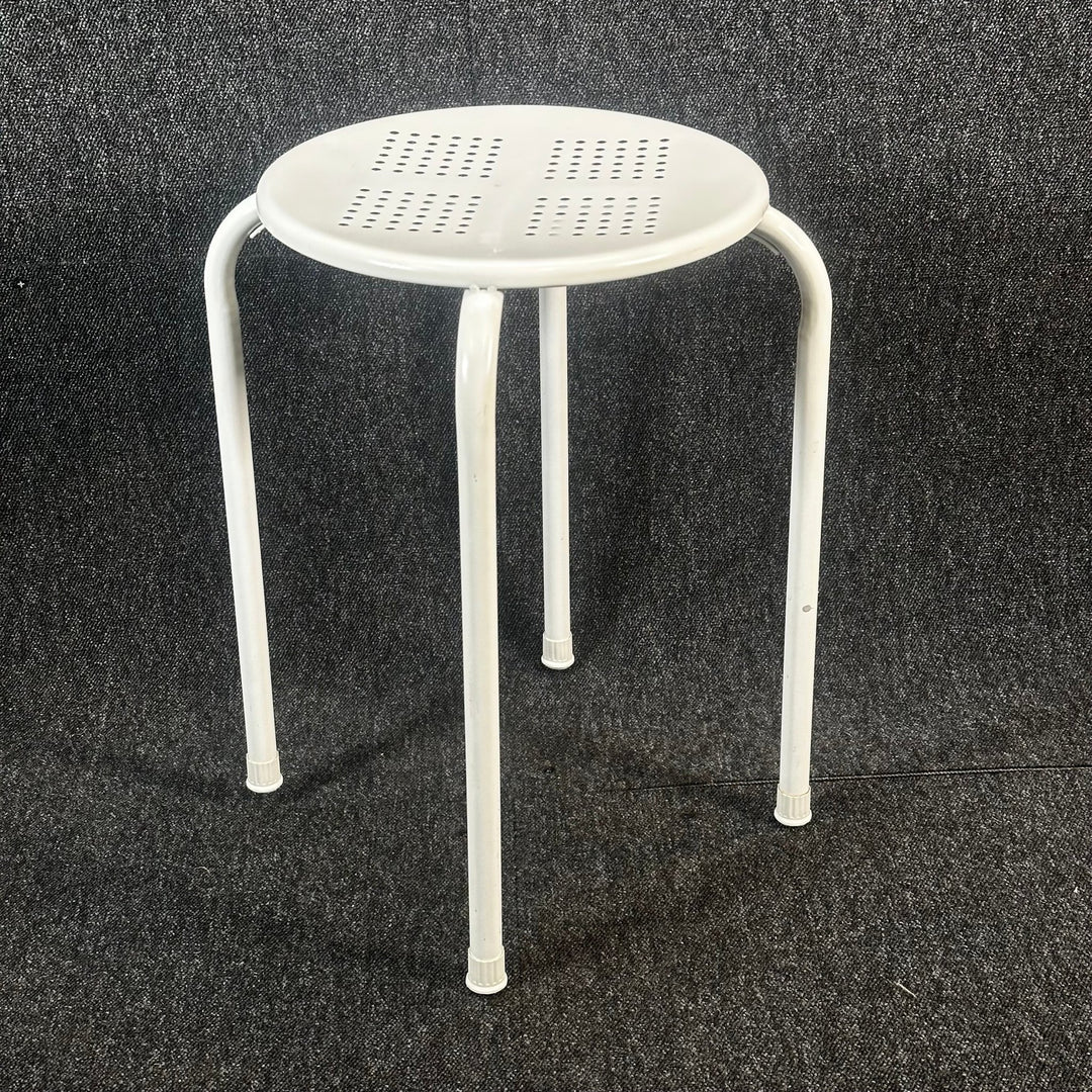 Vit plastpall med retrodesign - Homy Secondhand Online