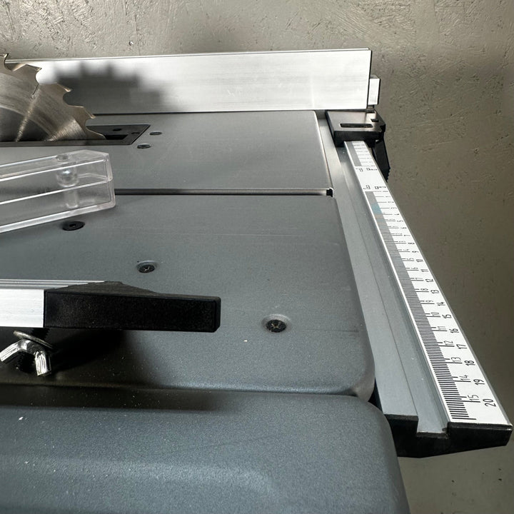 Robust Bordsåg med Dammsugningsfunktion från MEEC Tools - Homy Secondhand Online