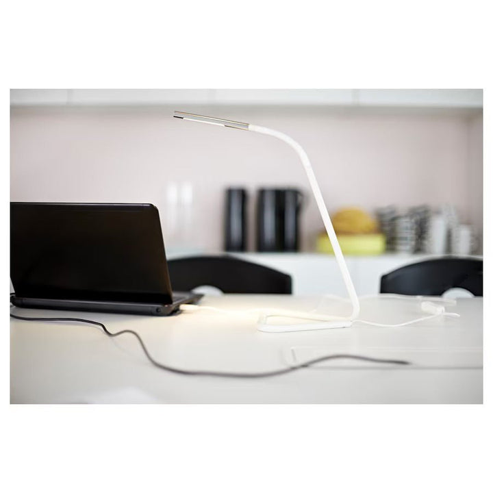 Stilren vit LED skrivbordslampa, flexibel design - Homy Secondhand Online