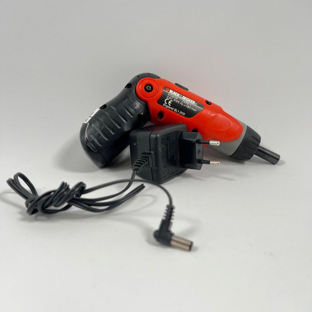 Robust Black & Decker Skruvdragare med Laddare - Homy Secondhand Online