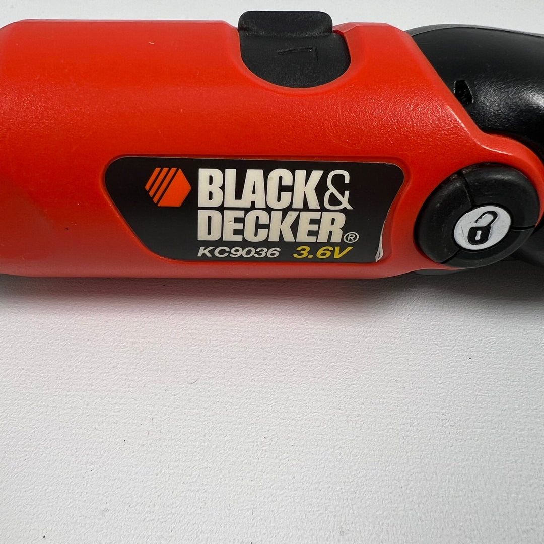 Robust Black & Decker Skruvdragare med Laddare - Homy Secondhand Online