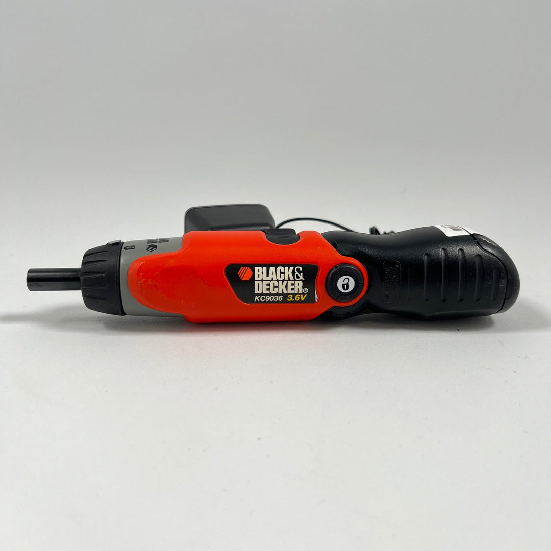 Robust Black & Decker Skruvdragare med Laddare - Homy Secondhand Online
