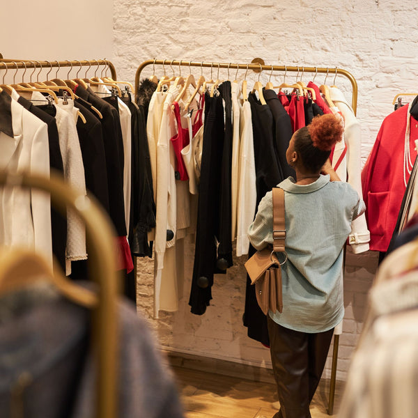Guide till att köpa second hand-kläder online – Hållbart, snyggt och prisvärt med Homy