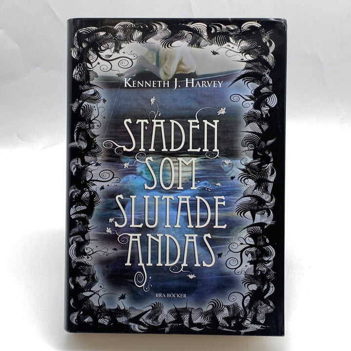 Kenneth J. Harvey roman "Staden som slutade andas" - Homy Secondhand Online