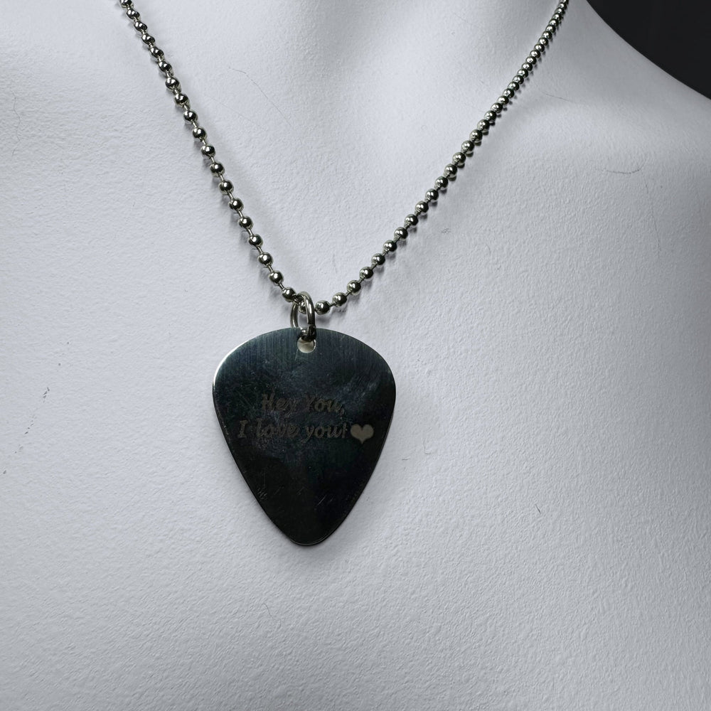 Halsband med Gitarrplektrum och Text - Homy Secondhand Online