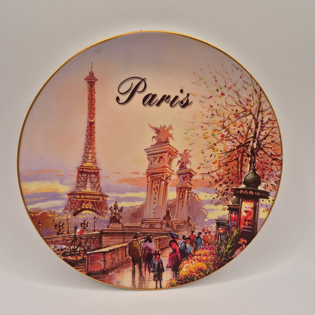 Charmig dekorativ tallrik med Paris - motiv - Homy Secondhand Online