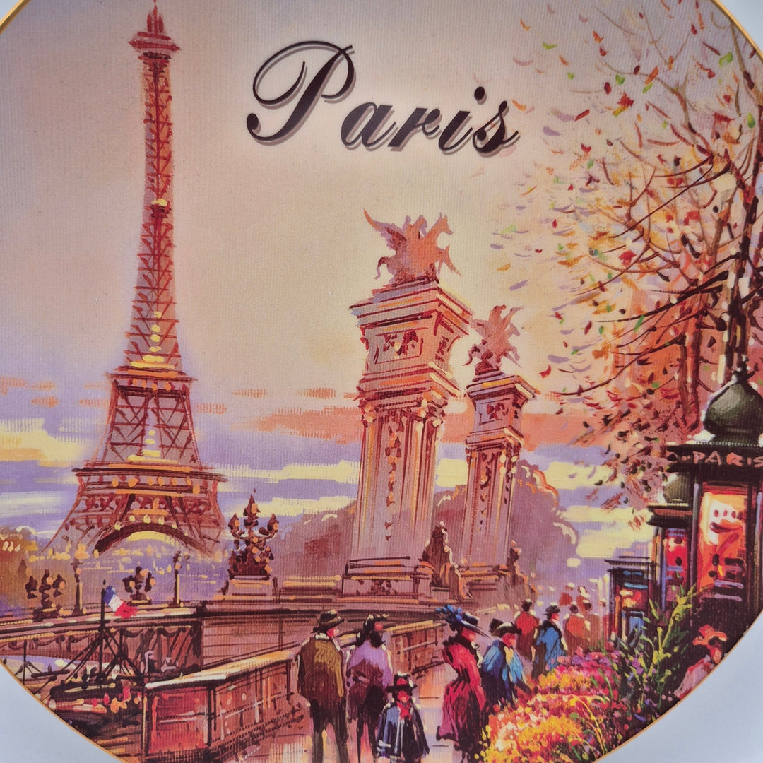 Charmig dekorativ tallrik med Paris - motiv - Homy Secondhand Online