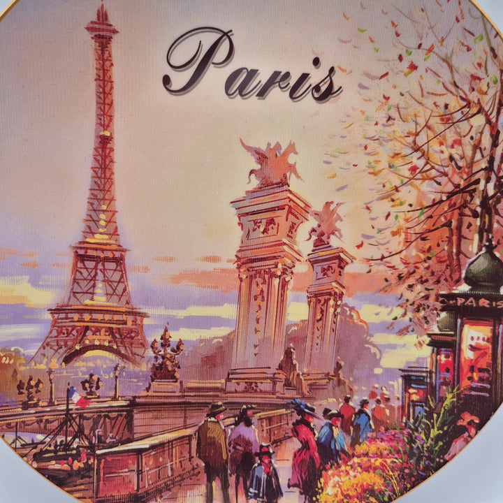 Charmig dekorativ tallrik med Paris - motiv - Homy Secondhand Online