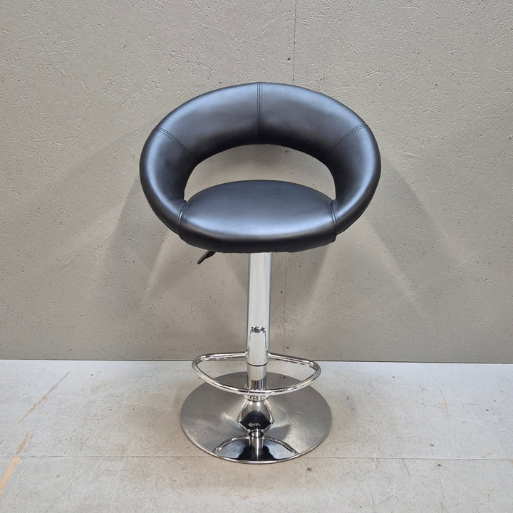 Modern barstol i svart läder och krom - Homy Secondhand Online
