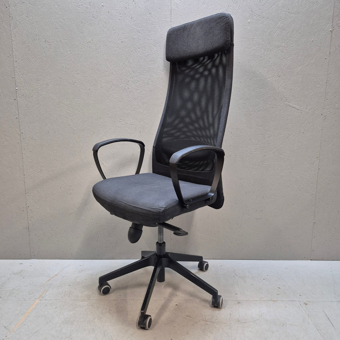 Ergonomisk kontorsstol i svart mesh