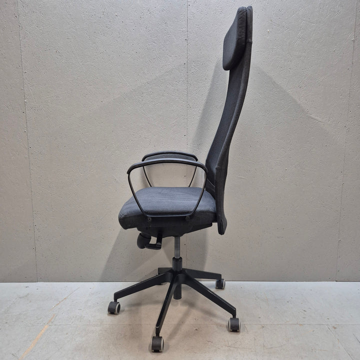 Ergonomisk kontorsstol i svart mesh