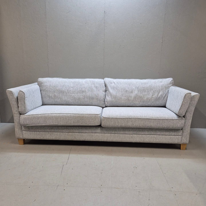 Elegant grå soffa i modern stil