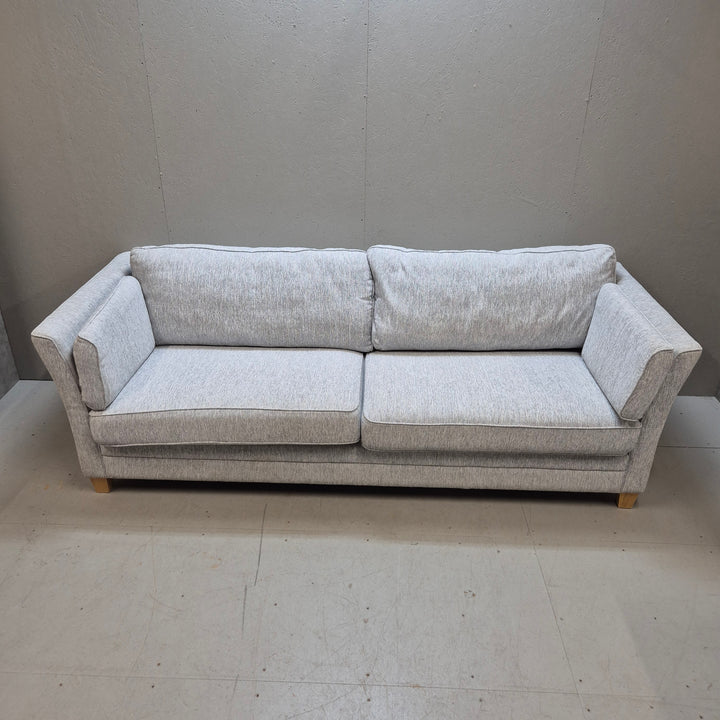 Elegant grå soffa i modern stil