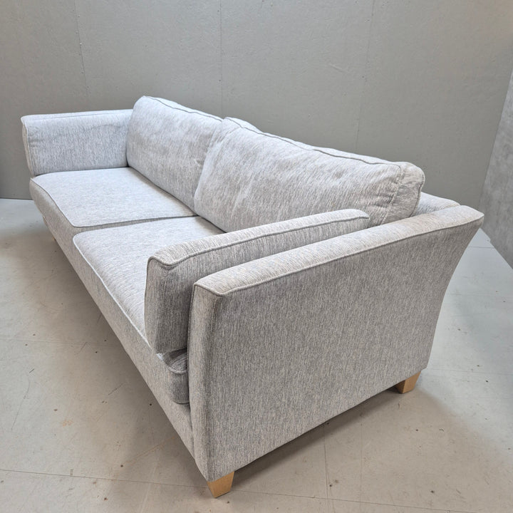 Elegant grå soffa i modern stil