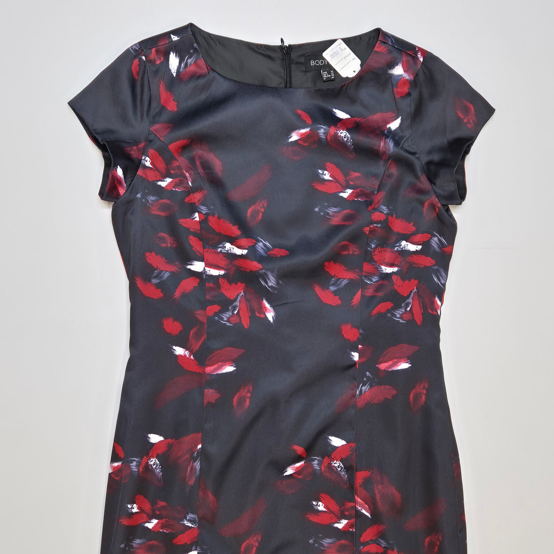 Elegant klänning med blommotiv från Boohoo