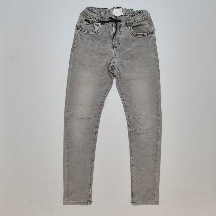 Grå slitna jeans med hög midja