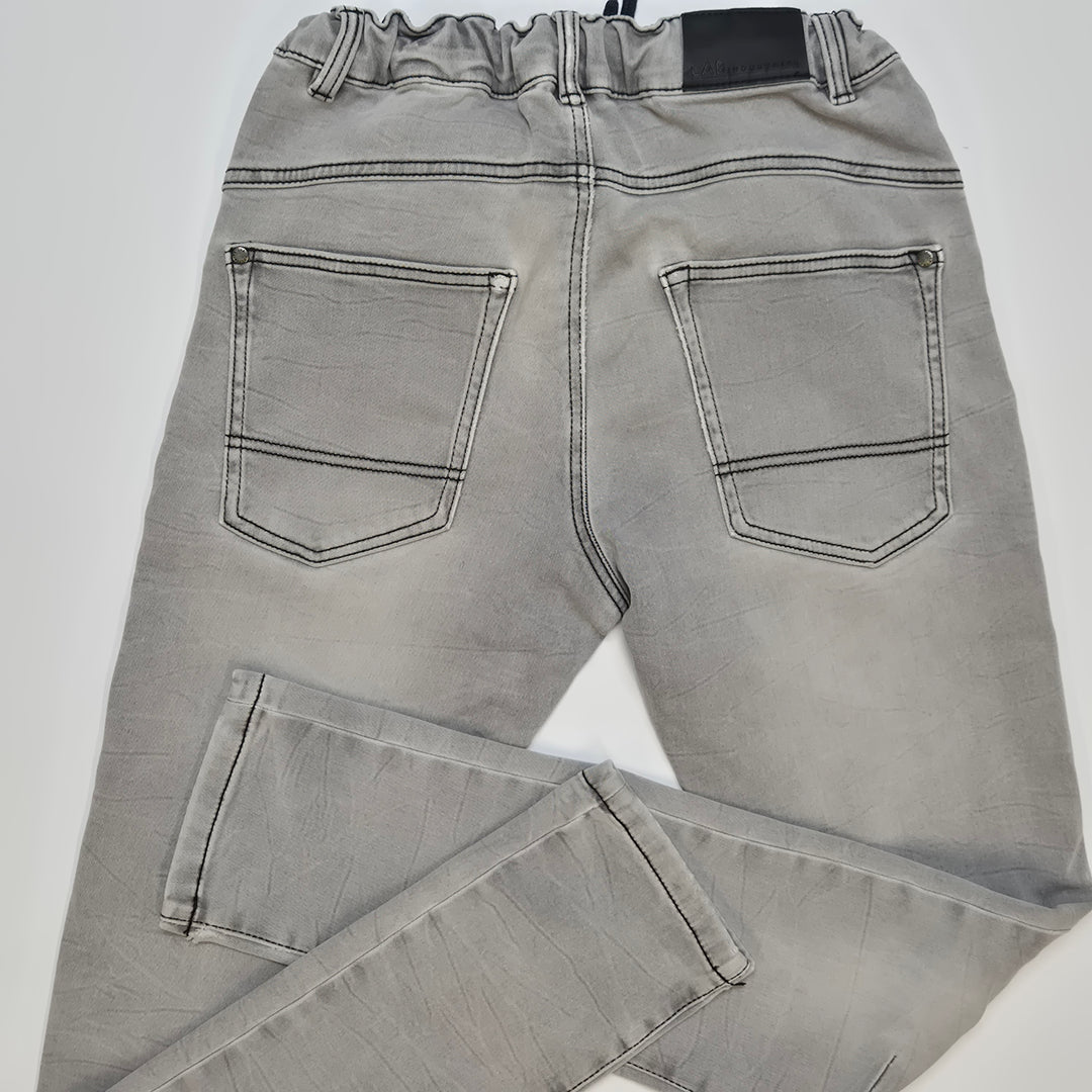Grå slitna jeans med hög midja
