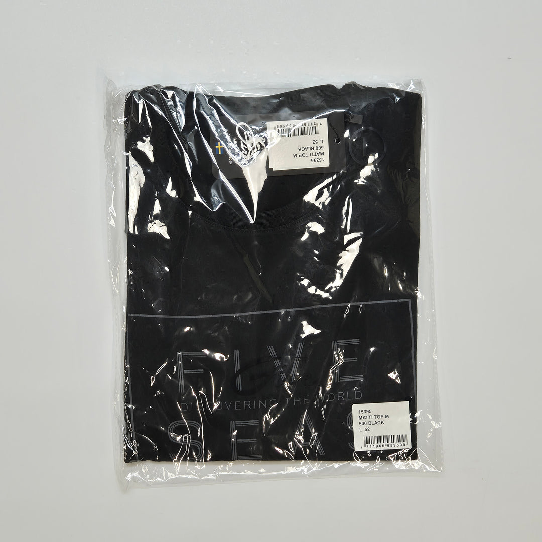 Svart T-shirt med text "Five Seasons"