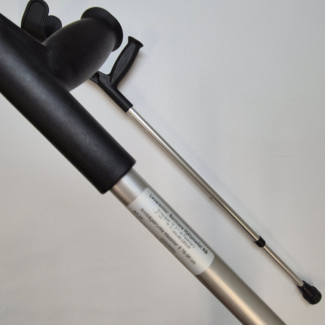 Svarta justerbara kryckor i aluminium