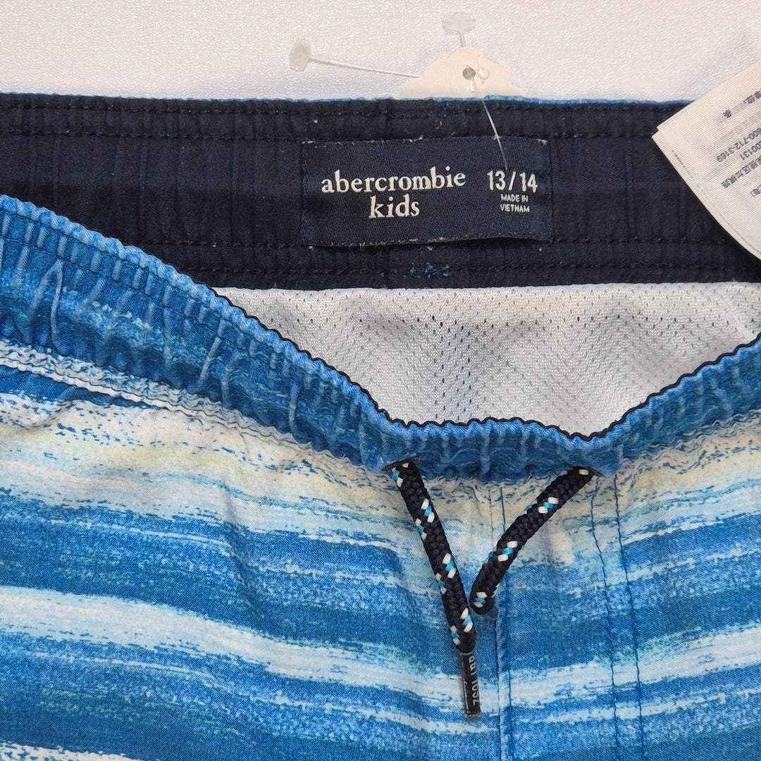 Abercrombie Kids badshorts med vågmönster