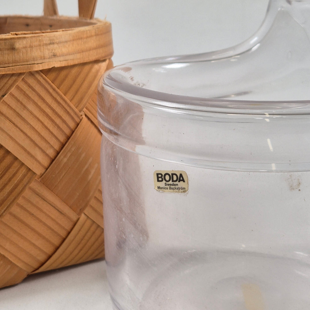 Retro Boda ostkupa i glas och trävira