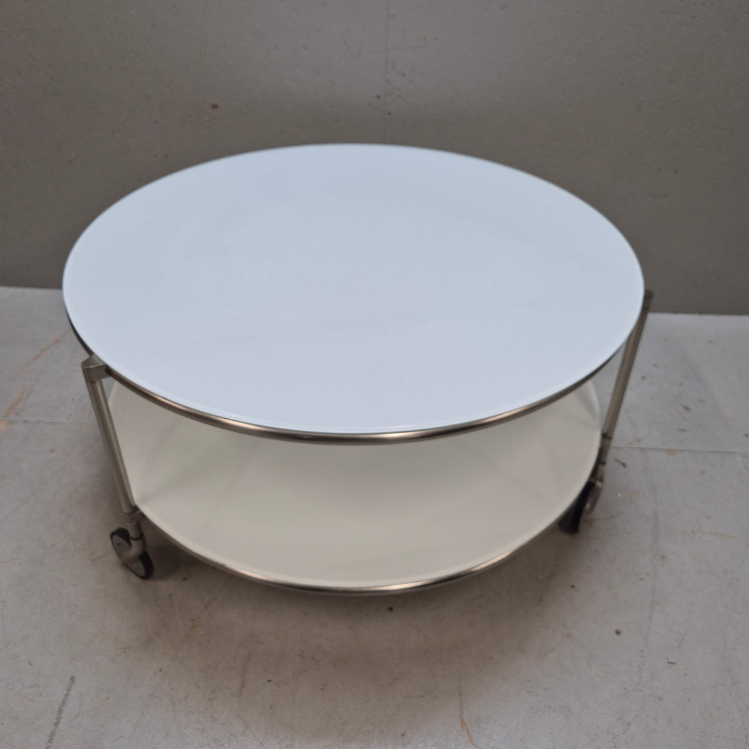 Stilrent vitt rullbord med metallkant
