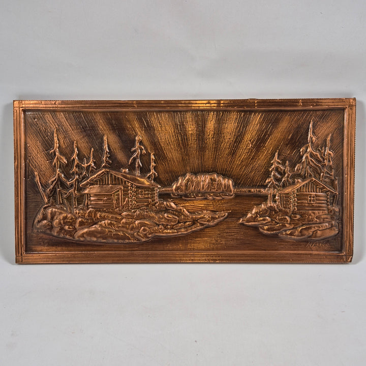 Rustik svensk trärelief med naturmotiv