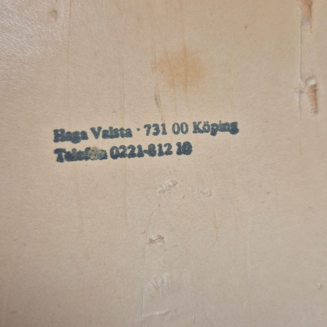 Rustik svensk trärelief med naturmotiv