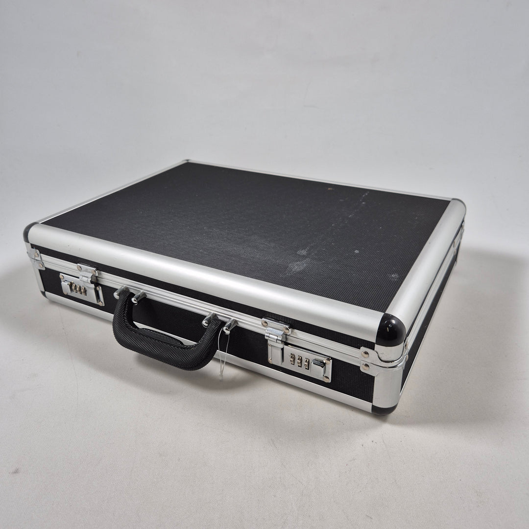 Retro elegant aluminiumväska i mycket gott skick