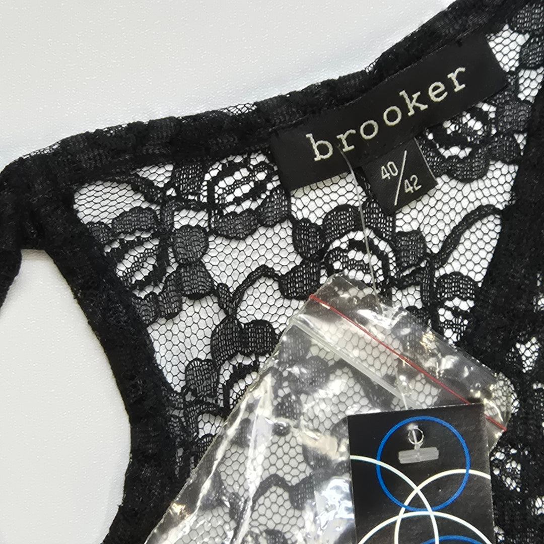 Elegant Brooker klänning med spetsdetaljer, storlek 40/42