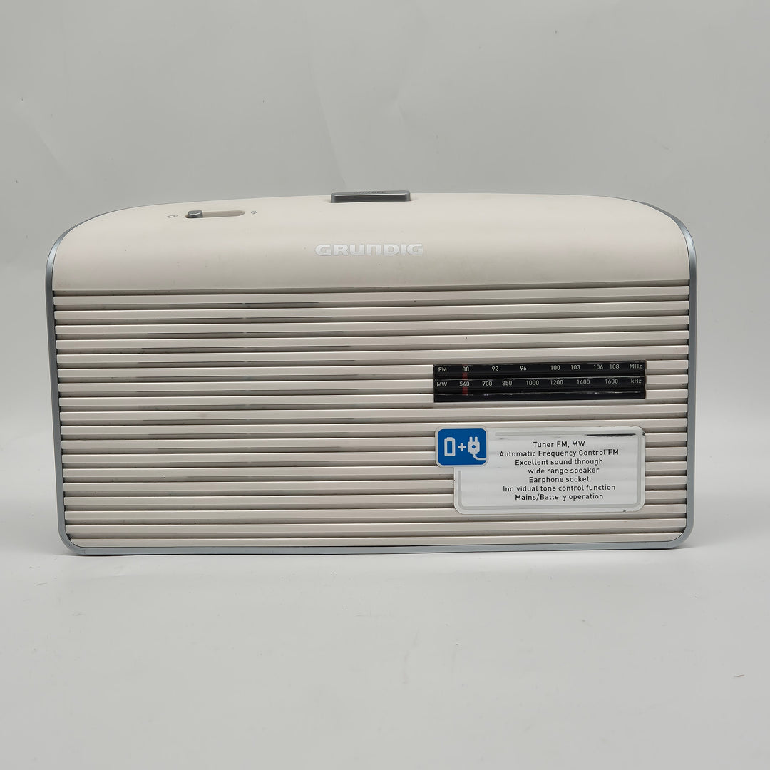 Grundig Music 60 retro radio silverfärgad