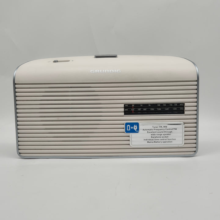 Grundig Music 60 retro radio silverfärgad