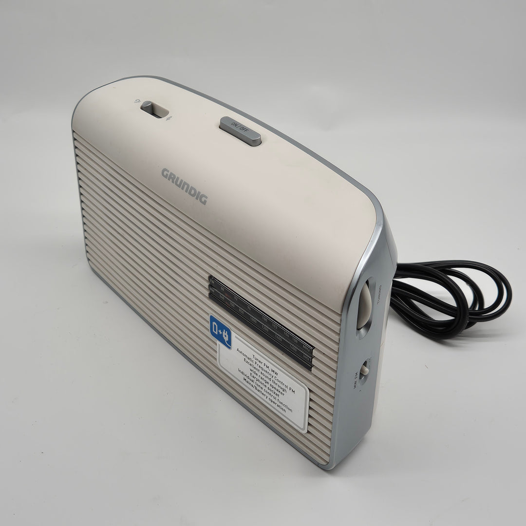 Grundig Music 60 retro radio silverfärgad