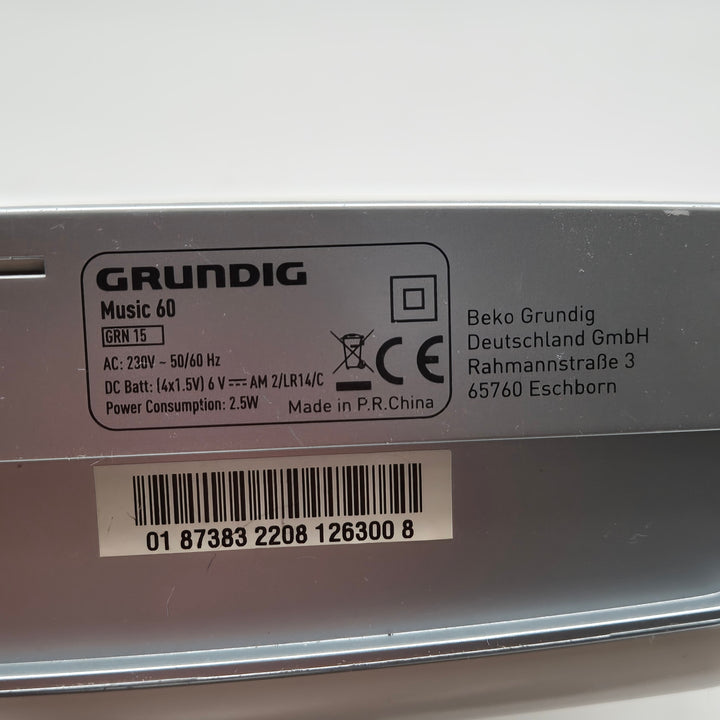Grundig Music 60 retro radio silverfärgad