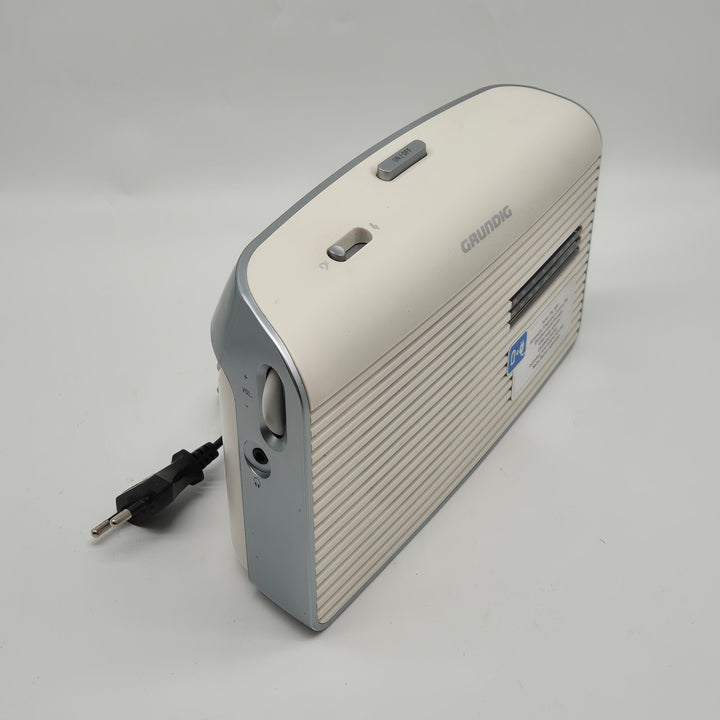 Grundig Music 60 retro radio silverfärgad
