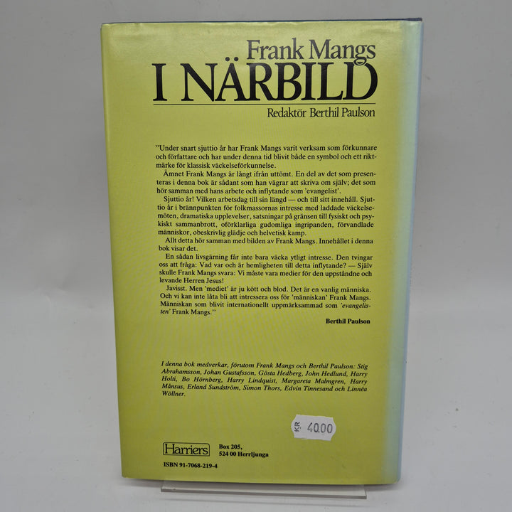 I NärBild Bok av Frank Mangs