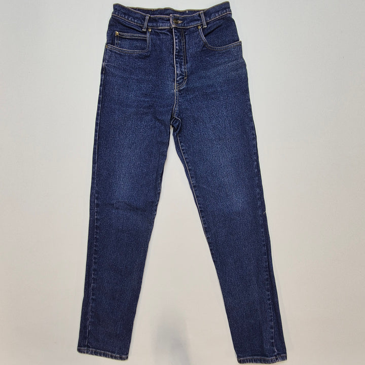 Klassiska mörkblå jeans i mycket gott skick