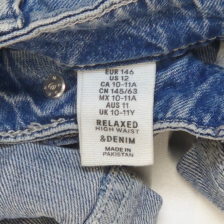 Ungdomliga slitna jeansshorts från BDenim