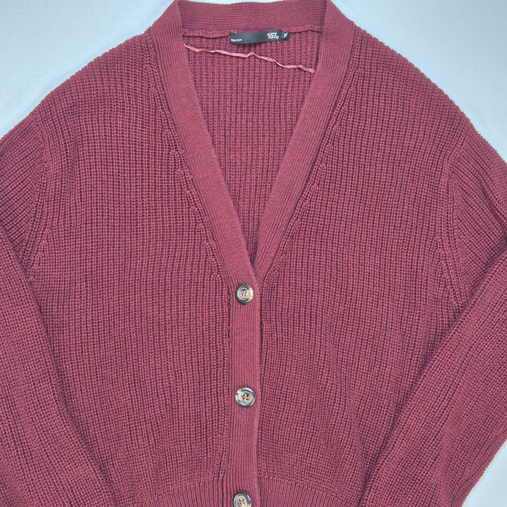 Stickad burgundy kofta från 157, storlek M