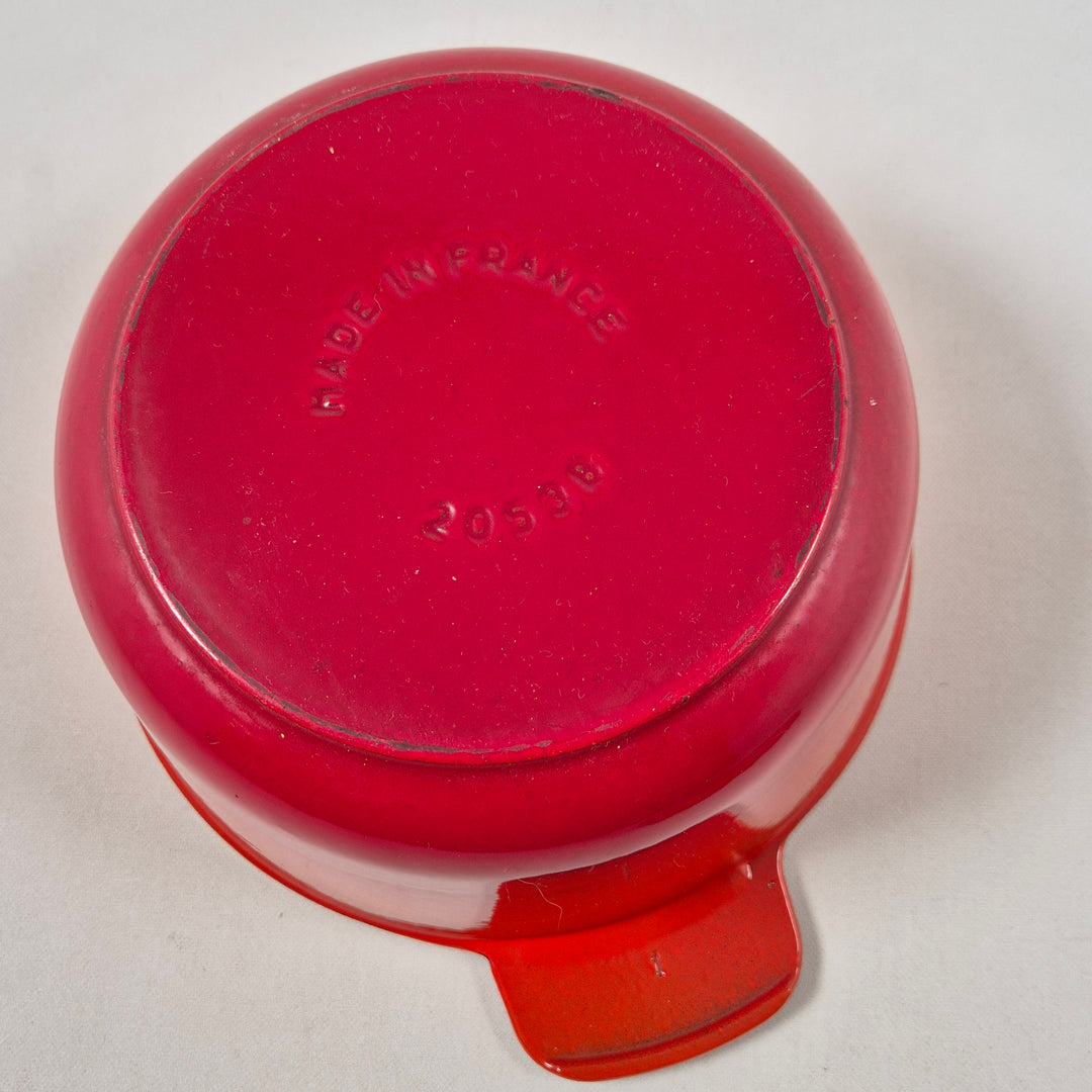Retro röd gjutjärnsgryta från Frankrike