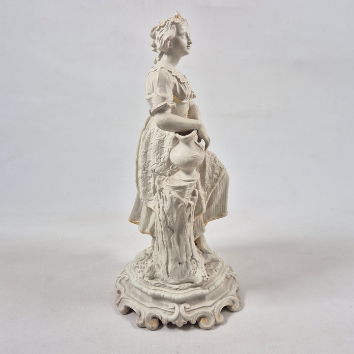 Elegant retro porcelänsfigur kvinna i traditionell dräkt