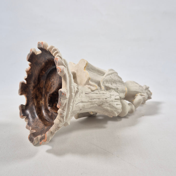 Elegant retro porcelänsfigur kvinna i traditionell dräkt