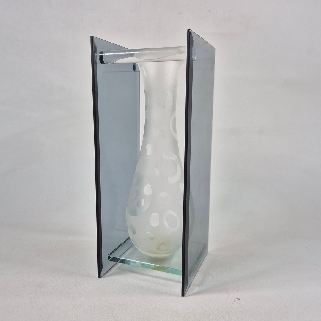 Elegant modern glasvas med vita mönster